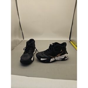 Nike Boys Jordan Max Aura 4 DQ8404-071 Black & Gold Basketball Shoes Sneakers 5Y